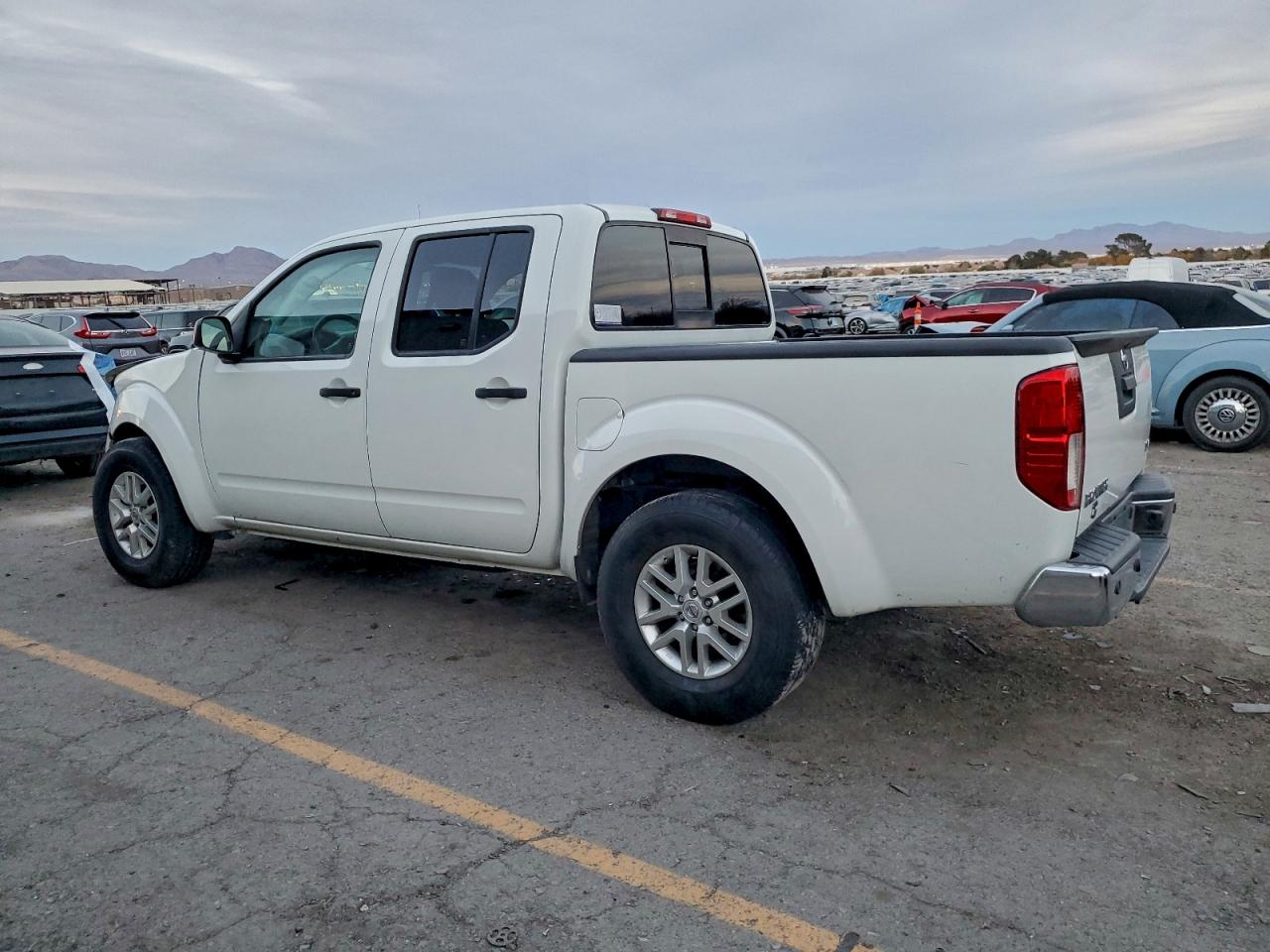 2018 NISSAN FRONTIER S photo 2