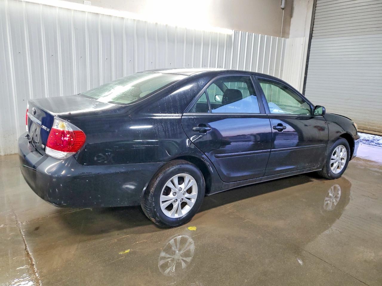 2005 TOYOTA CAMRY LE photo 3