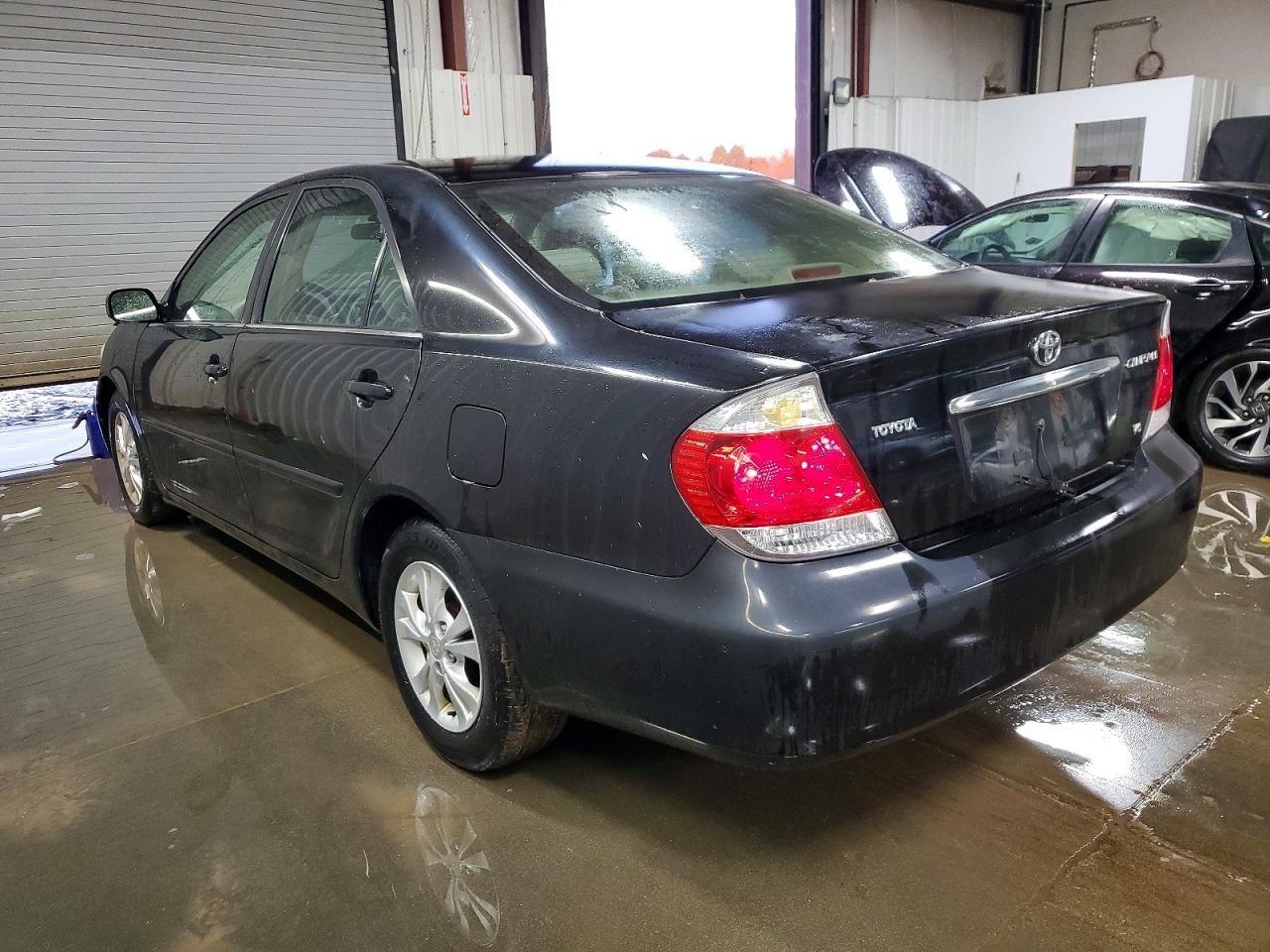 2005 TOYOTA CAMRY LE photo 2