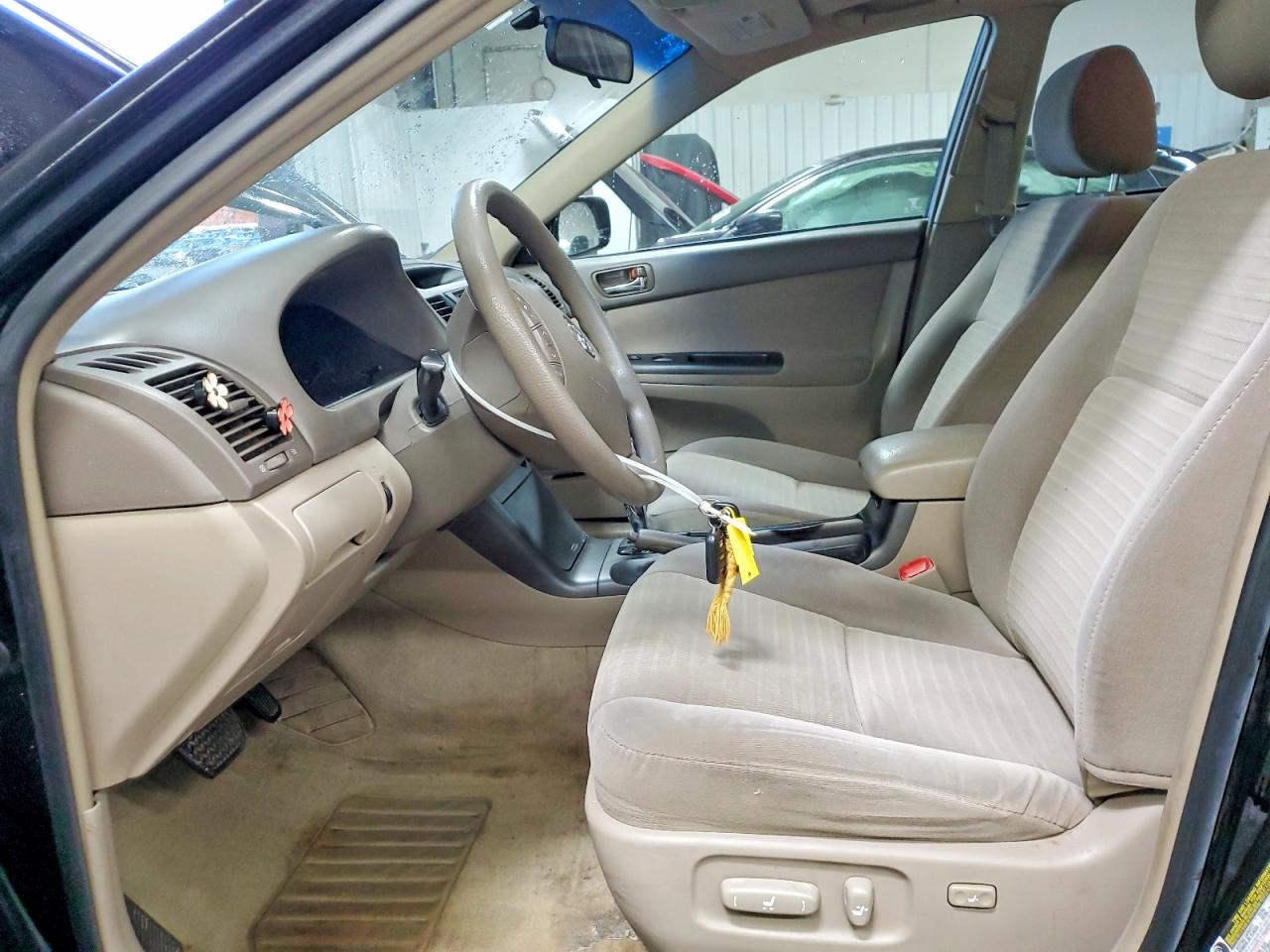 2005 TOYOTA CAMRY LE photo 7