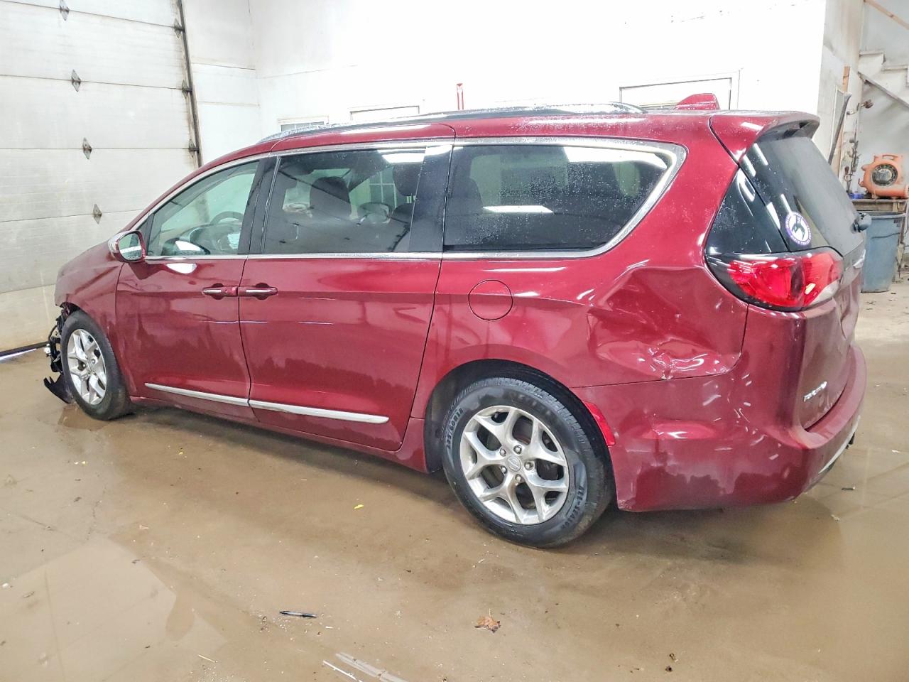 2019 CHRYSLER PACIFICA LIMITED photo 2