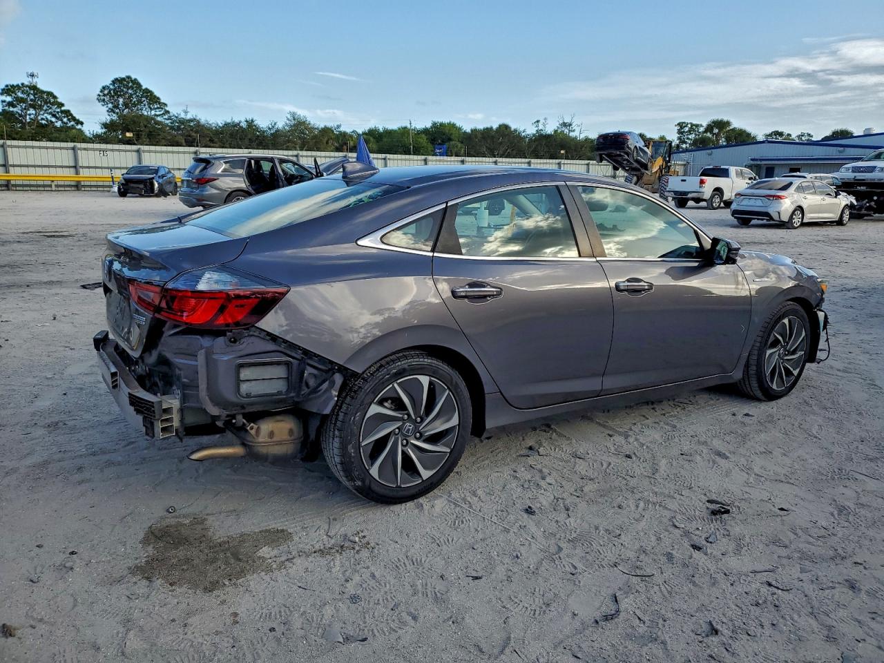 2019 HONDA INSIGHT TOURING photo 3