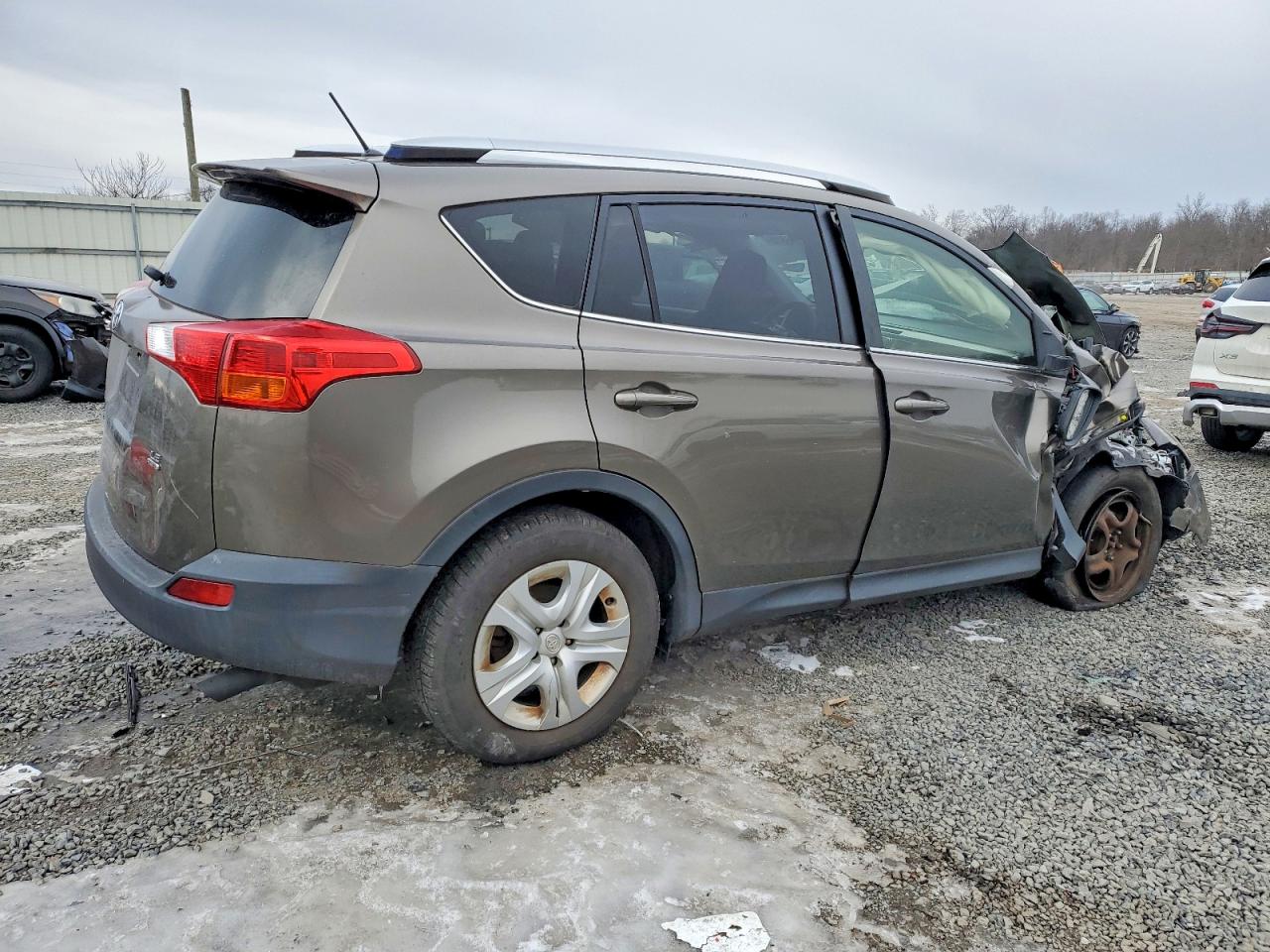 2014 TOYOTA RAV4 LE photo 3