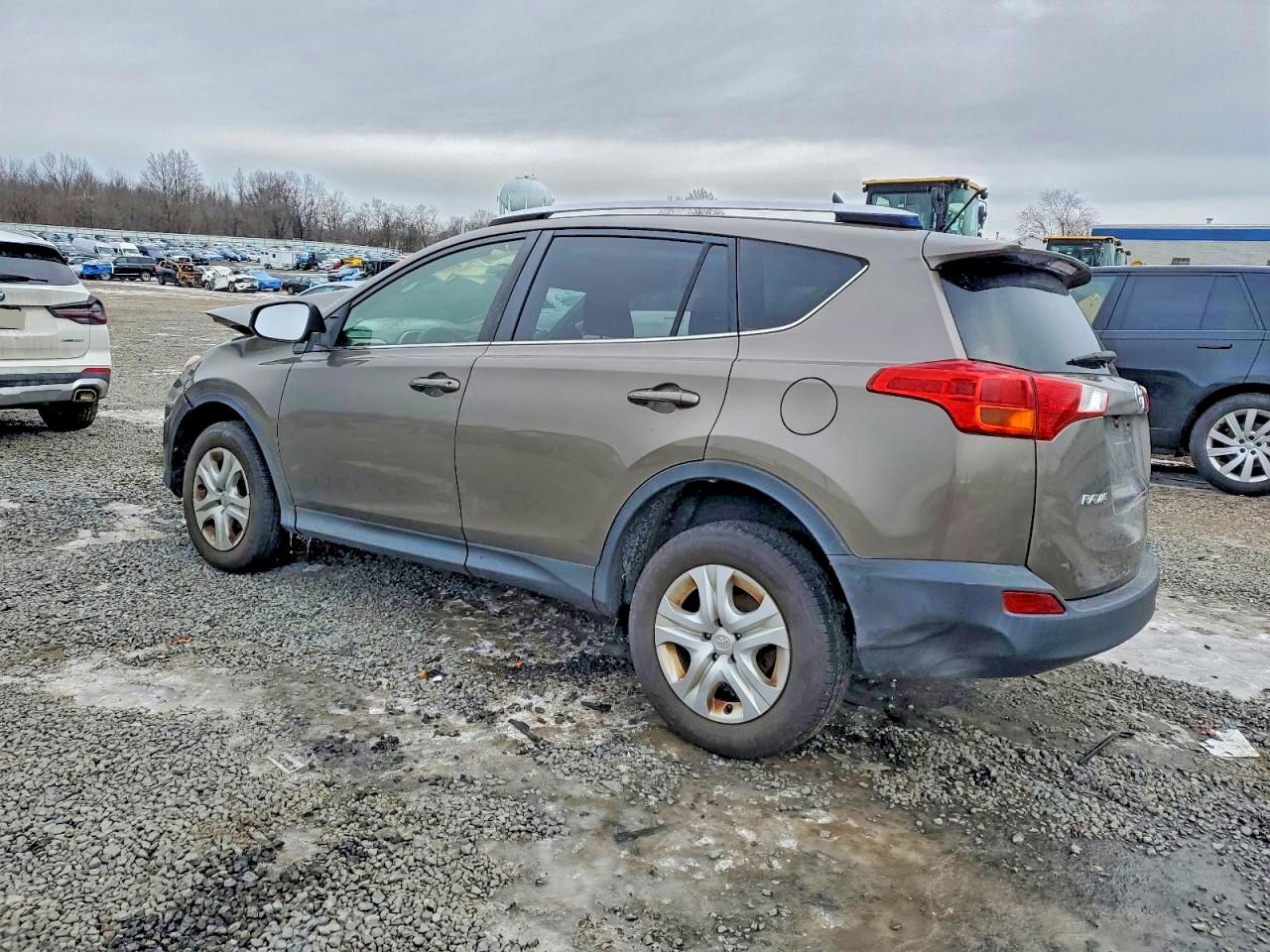 2014 TOYOTA RAV4 LE photo 2