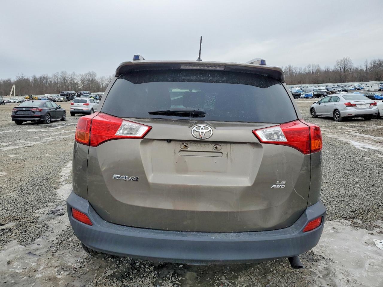 2014 TOYOTA RAV4 LE photo 6