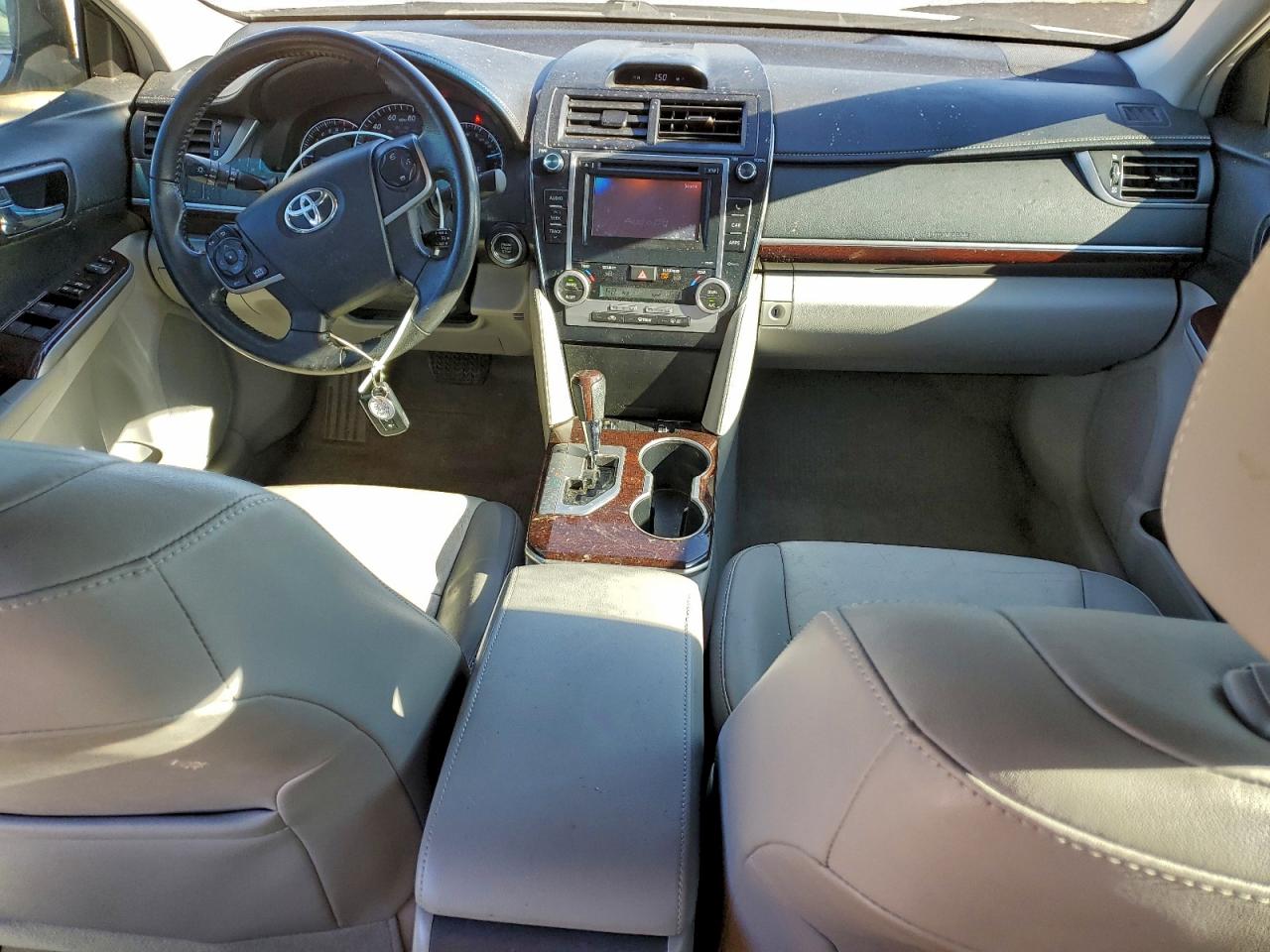 2013 TOYOTA CAMRY SE photo 8