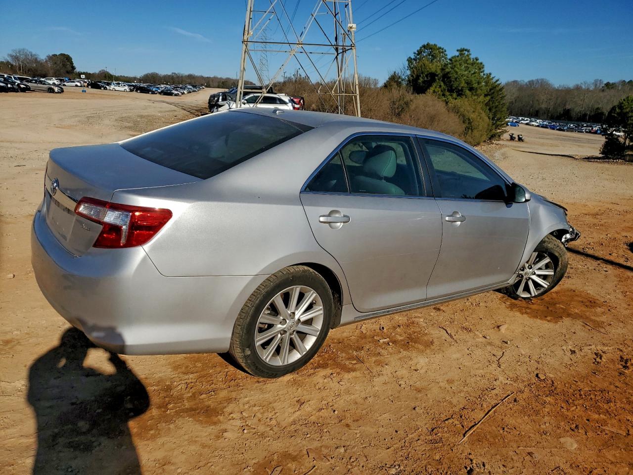 2013 TOYOTA CAMRY SE photo 3
