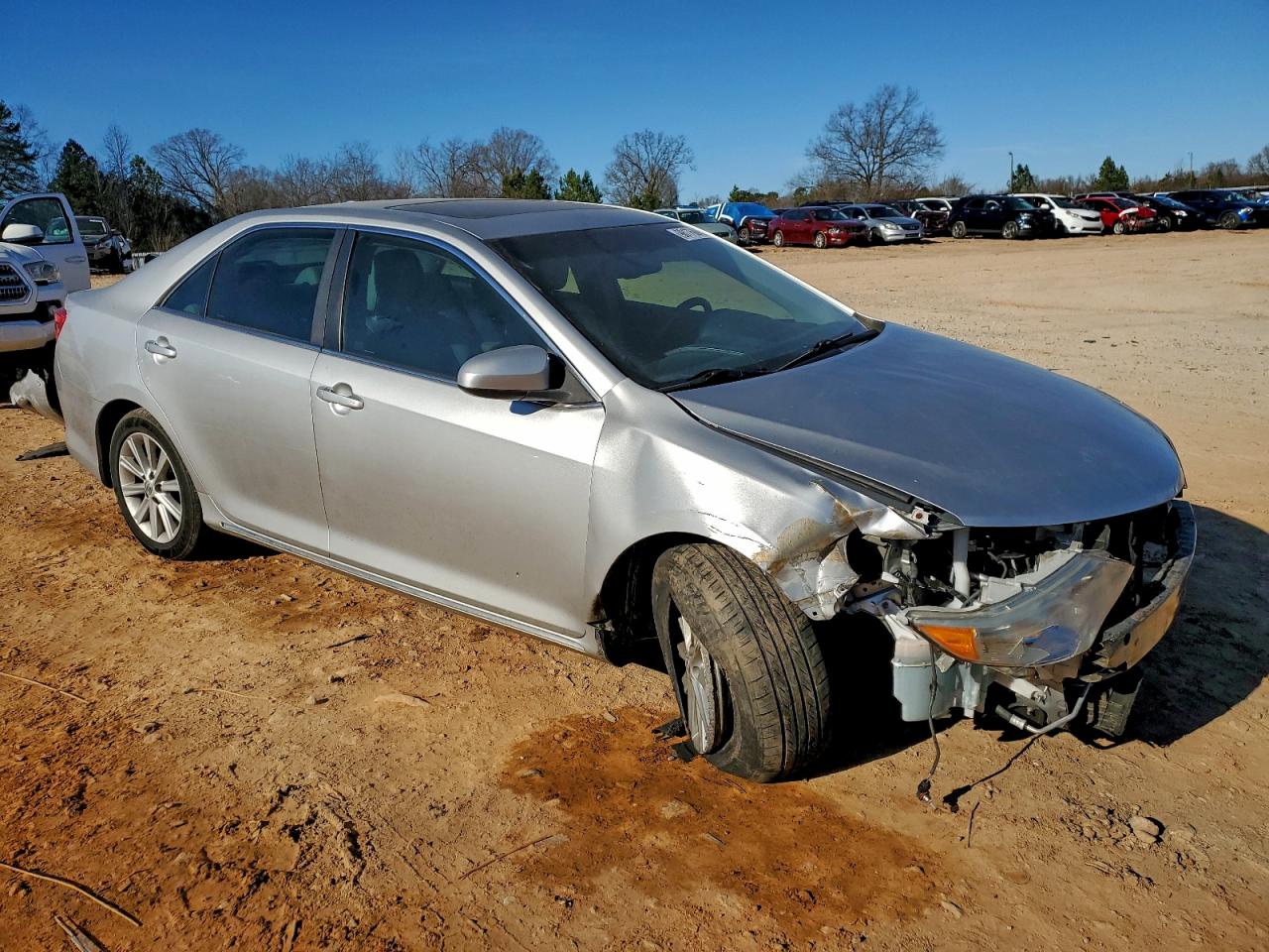 2013 TOYOTA CAMRY SE photo 4