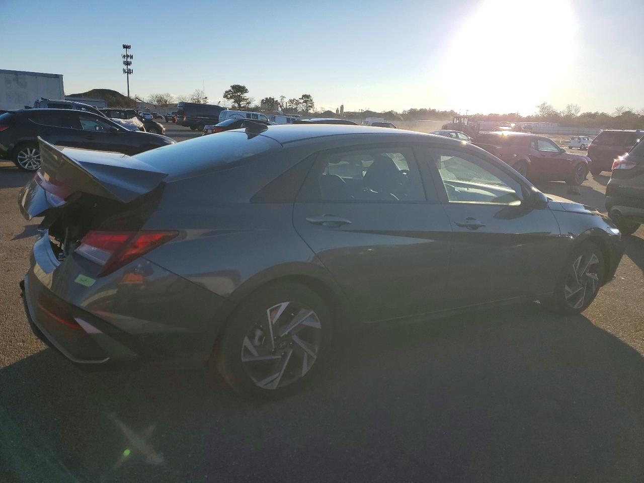 2025 HYUNDAI ELANTRA SEL SPORT photo 3