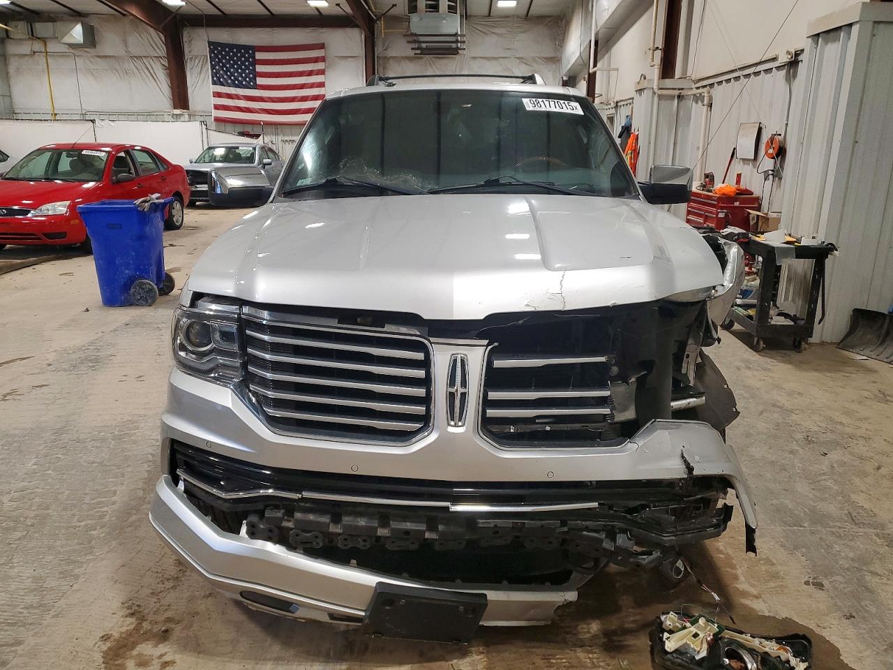 2015 LINCOLN NAVIGATOR photo 5