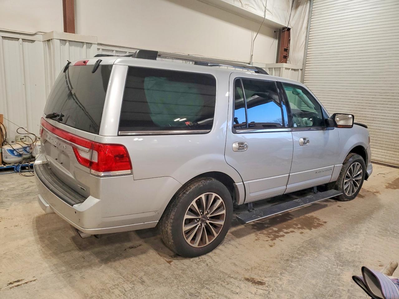 2015 LINCOLN NAVIGATOR photo 3
