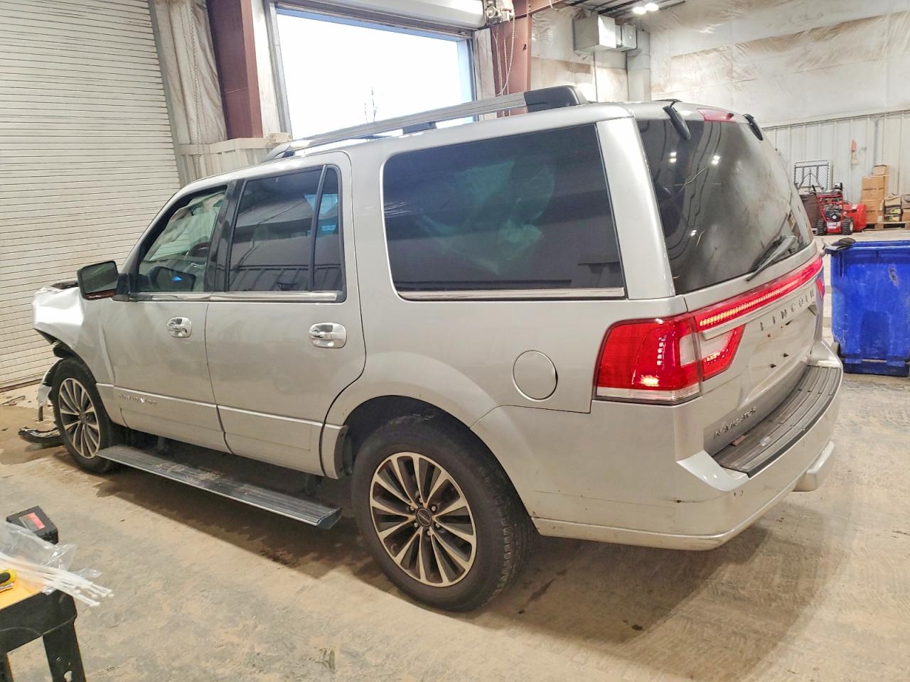 2015 LINCOLN NAVIGATOR photo 2