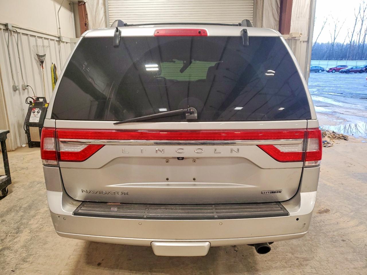 2015 LINCOLN NAVIGATOR photo 6