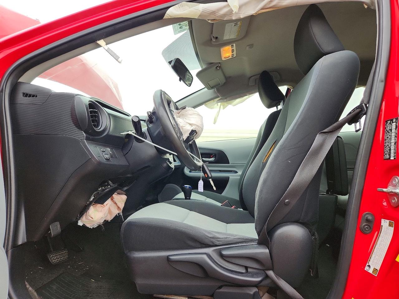 2013 TOYOTA PRIUS C photo 7