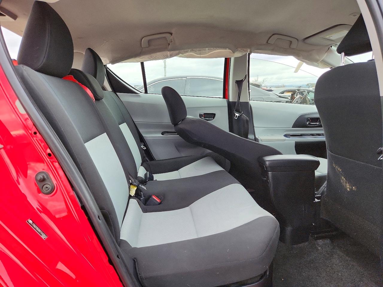 2013 TOYOTA PRIUS C photo 10
