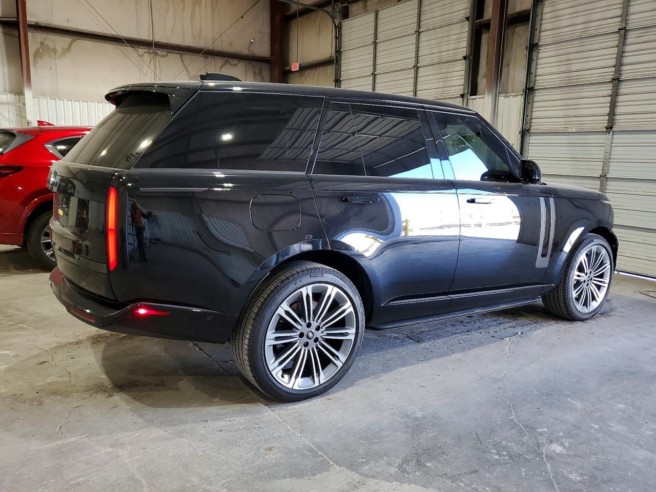 2025 LAND ROVER RANGE ROVER SE photo 3