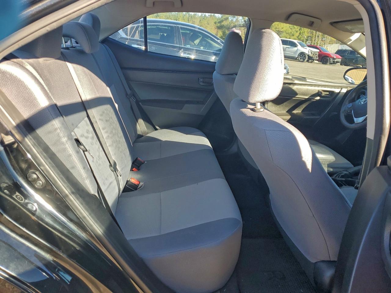 2017 TOYOTA COROLLA L photo 10