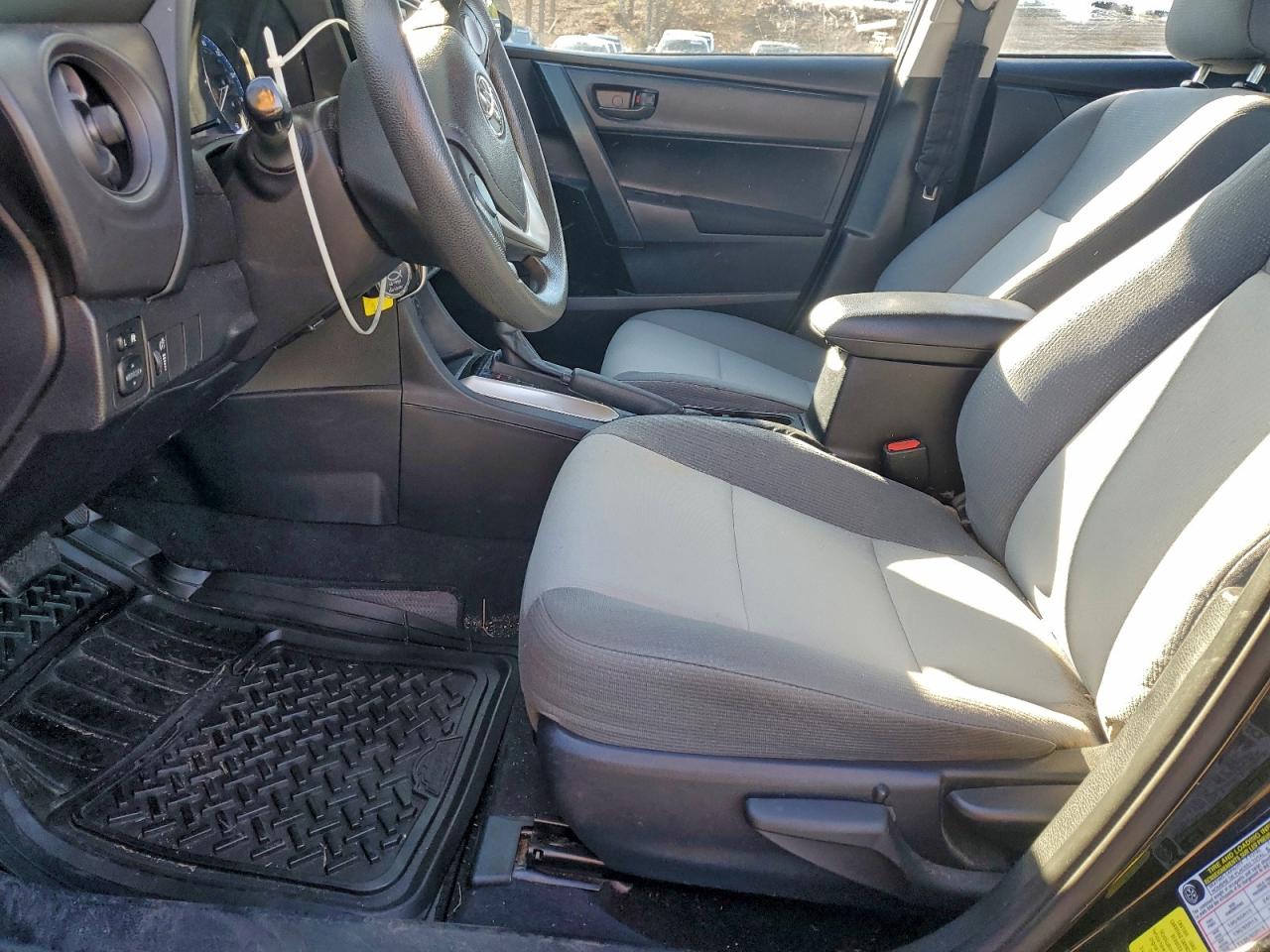 2017 TOYOTA COROLLA L photo 7