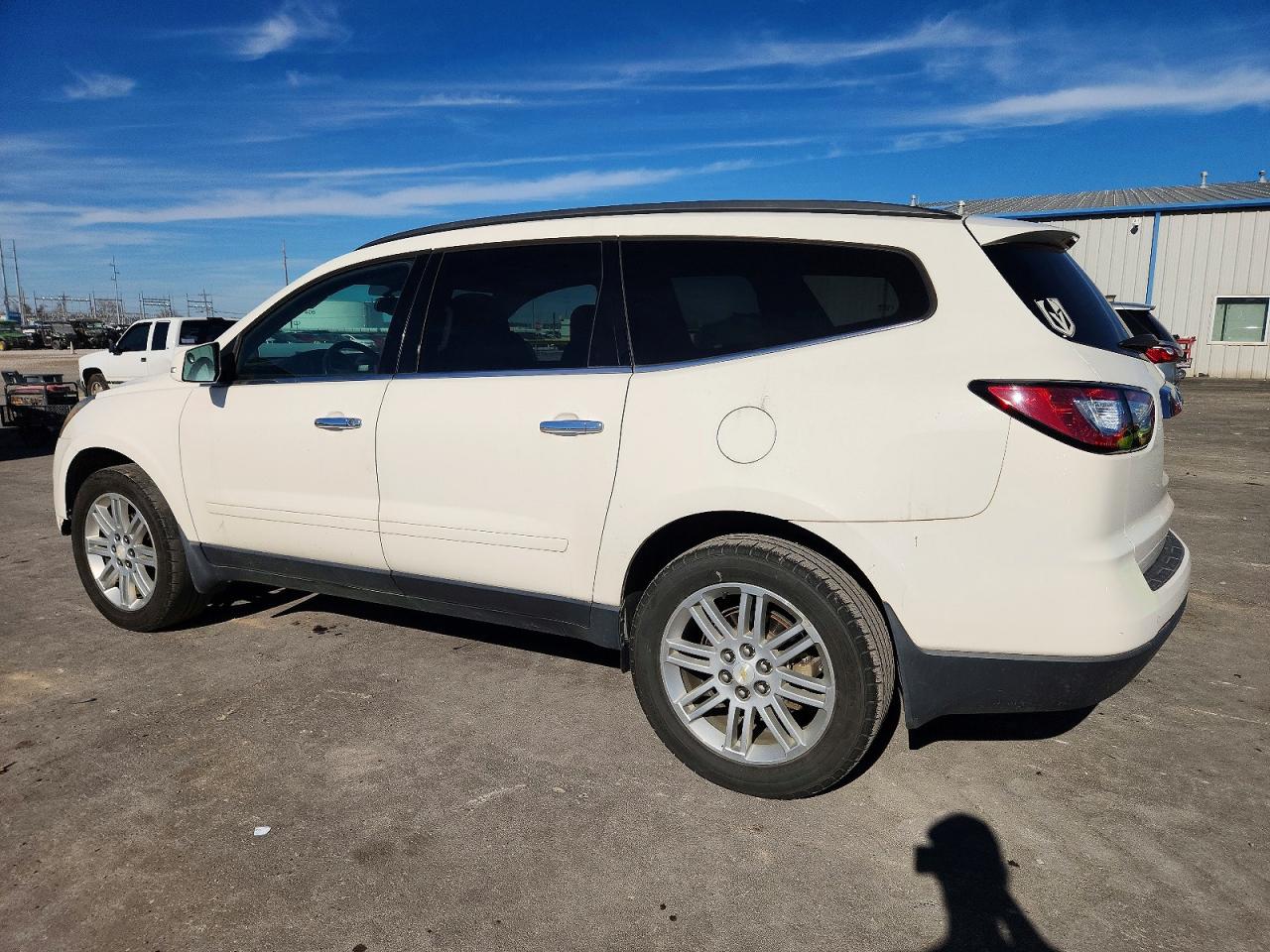 2014 CHEVROLET TRAVERSE LT photo 2