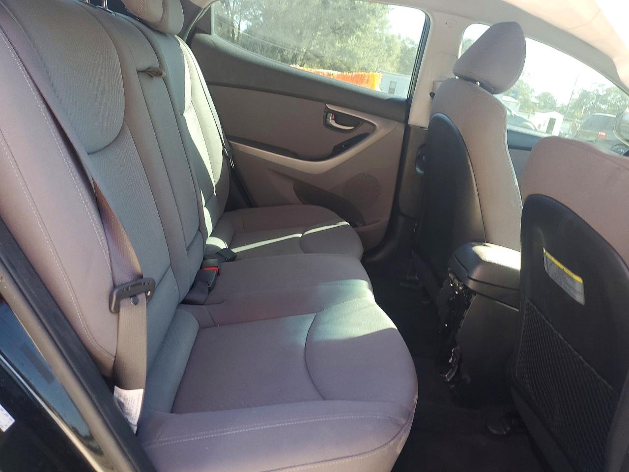 2016 HYUNDAI ELANTRA SE photo 10