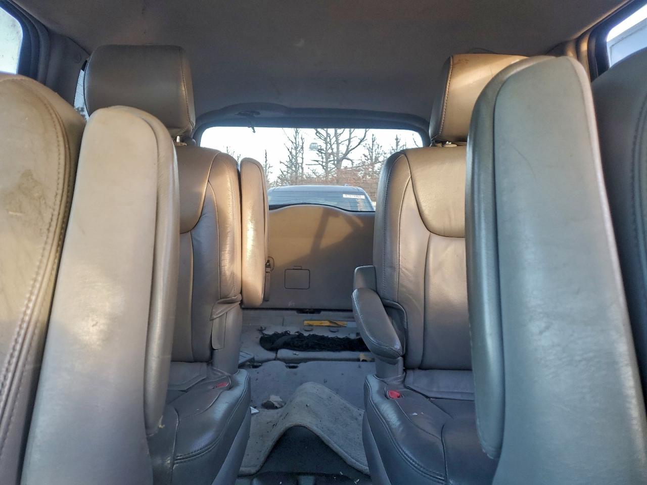 2004 TOYOTA SIENNA photo 10