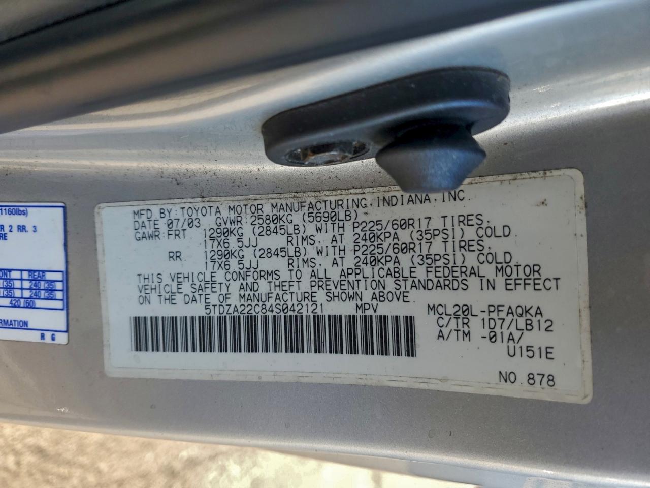 2004 TOYOTA SIENNA photo 13