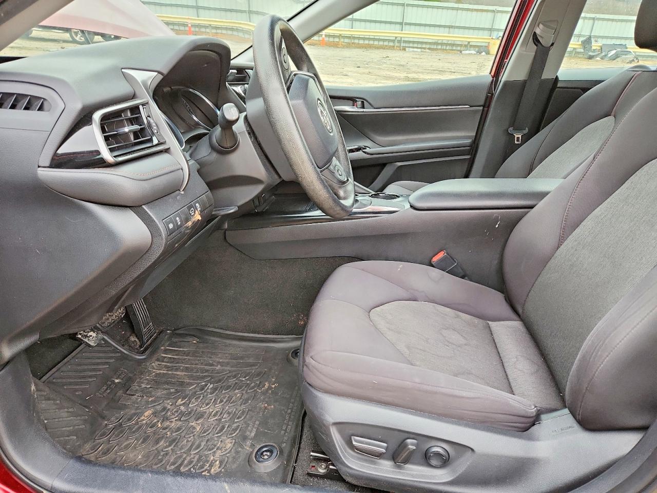 2020 TOYOTA CAMRY LE photo 7