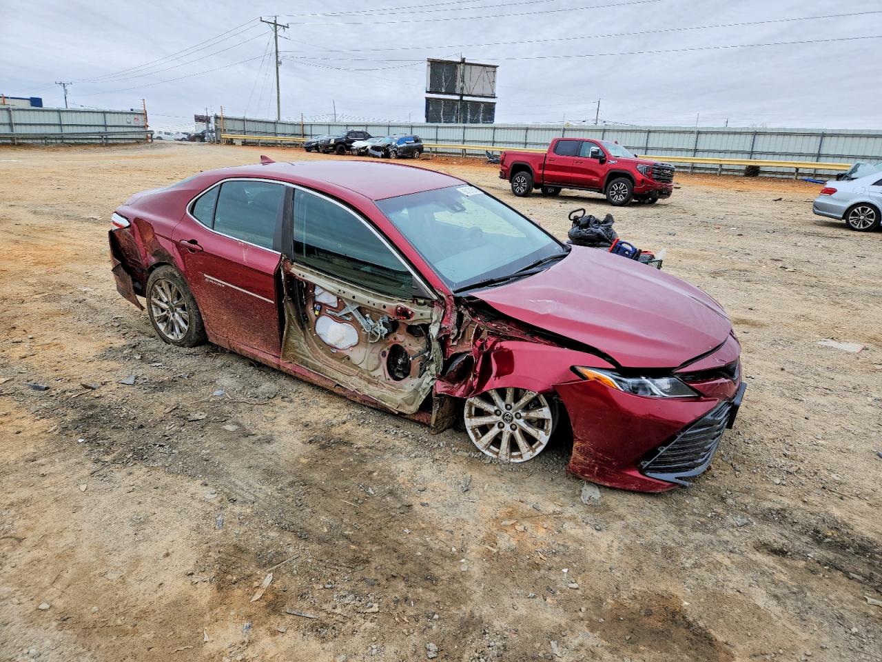 2020 TOYOTA CAMRY LE photo 4