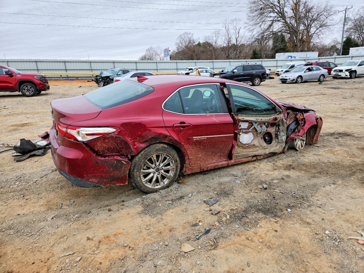 2020 TOYOTA CAMRY LE photo 3