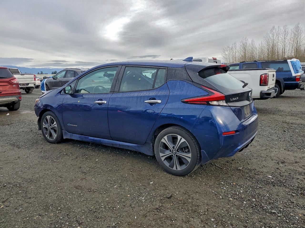 2018 NISSAN LEAF S photo 2