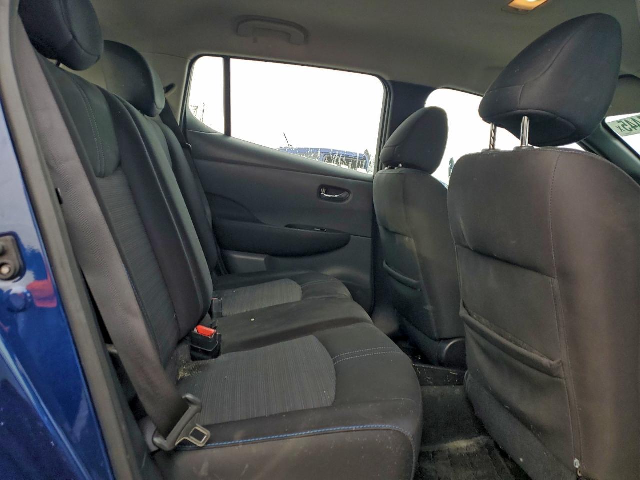 2018 NISSAN LEAF S photo 11