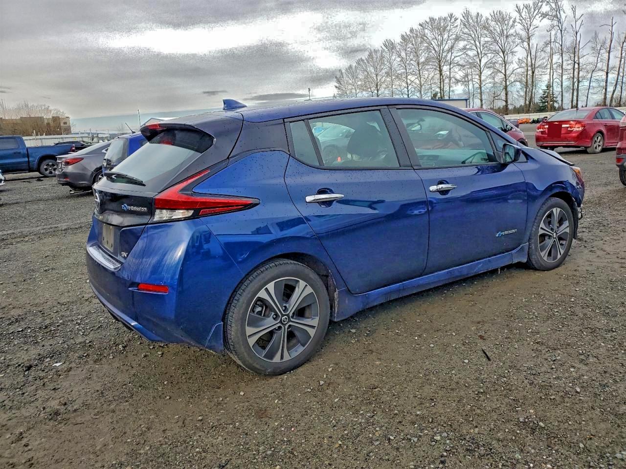 2018 NISSAN LEAF S photo 3