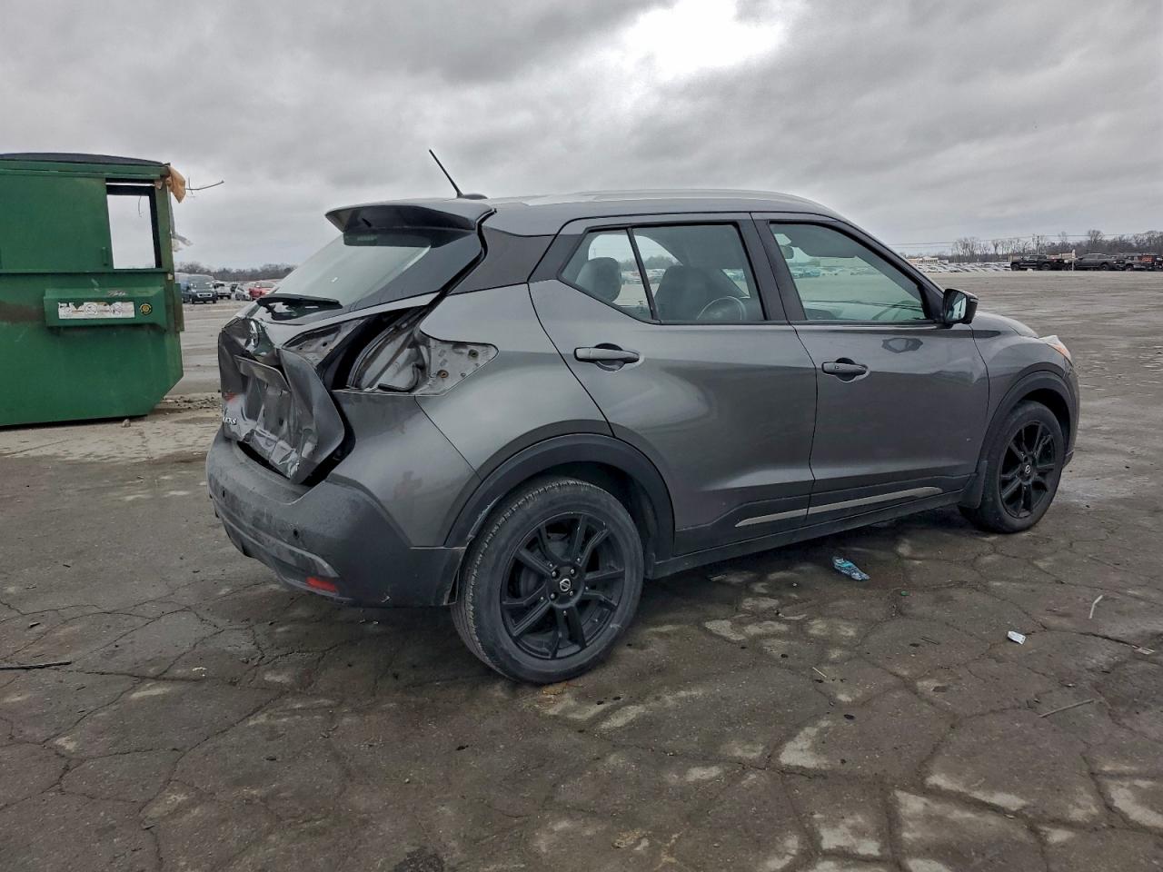 2019 NISSAN KICKS S photo 3