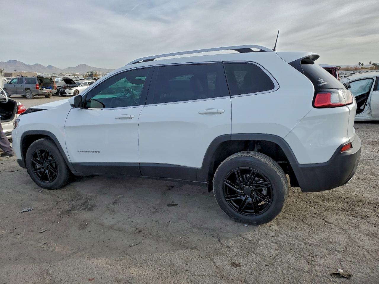 2019 JEEP CHEROKEE LATITUDE PLUS photo 2