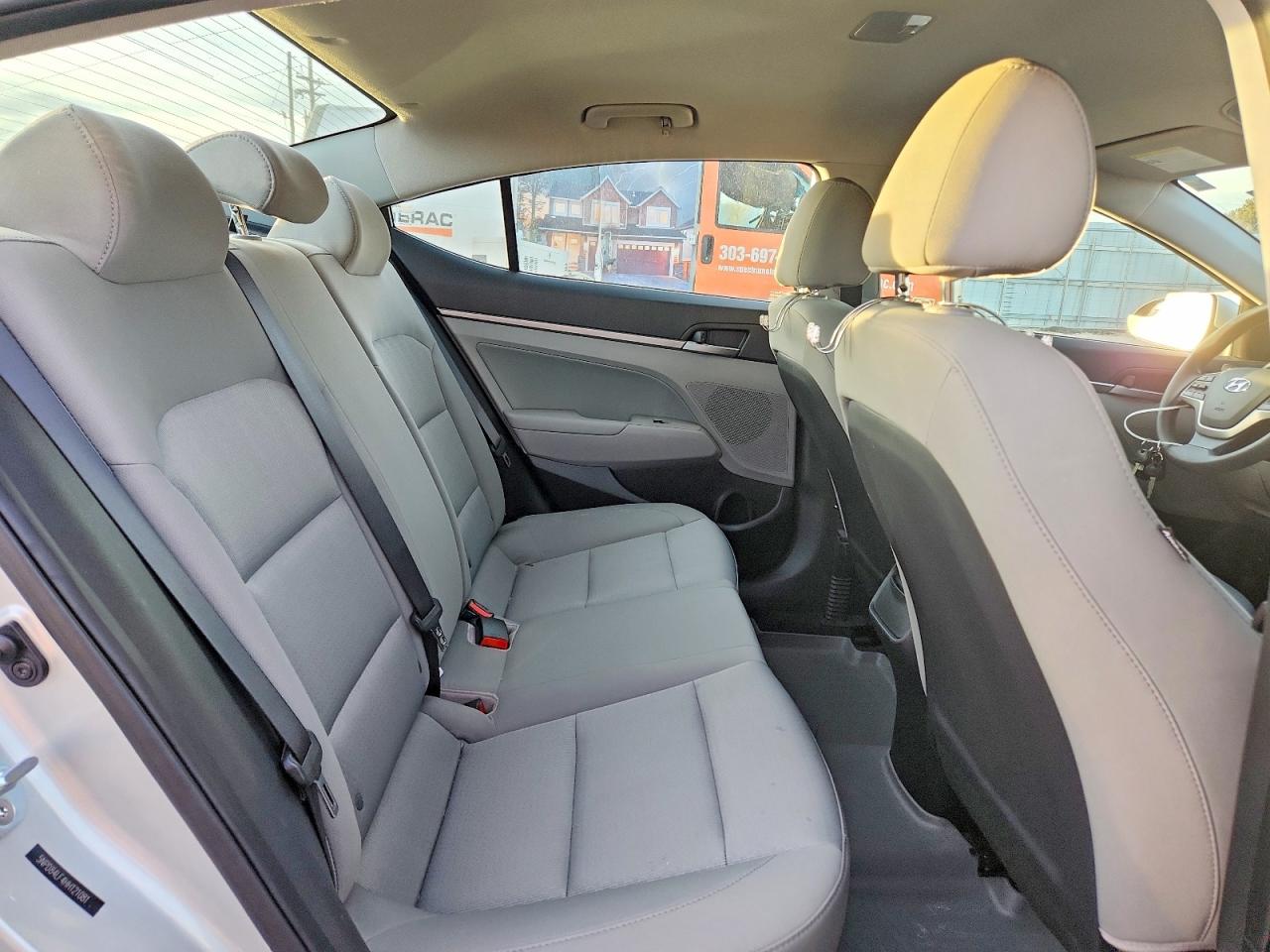 2017 HYUNDAI ELANTRA SE photo 10
