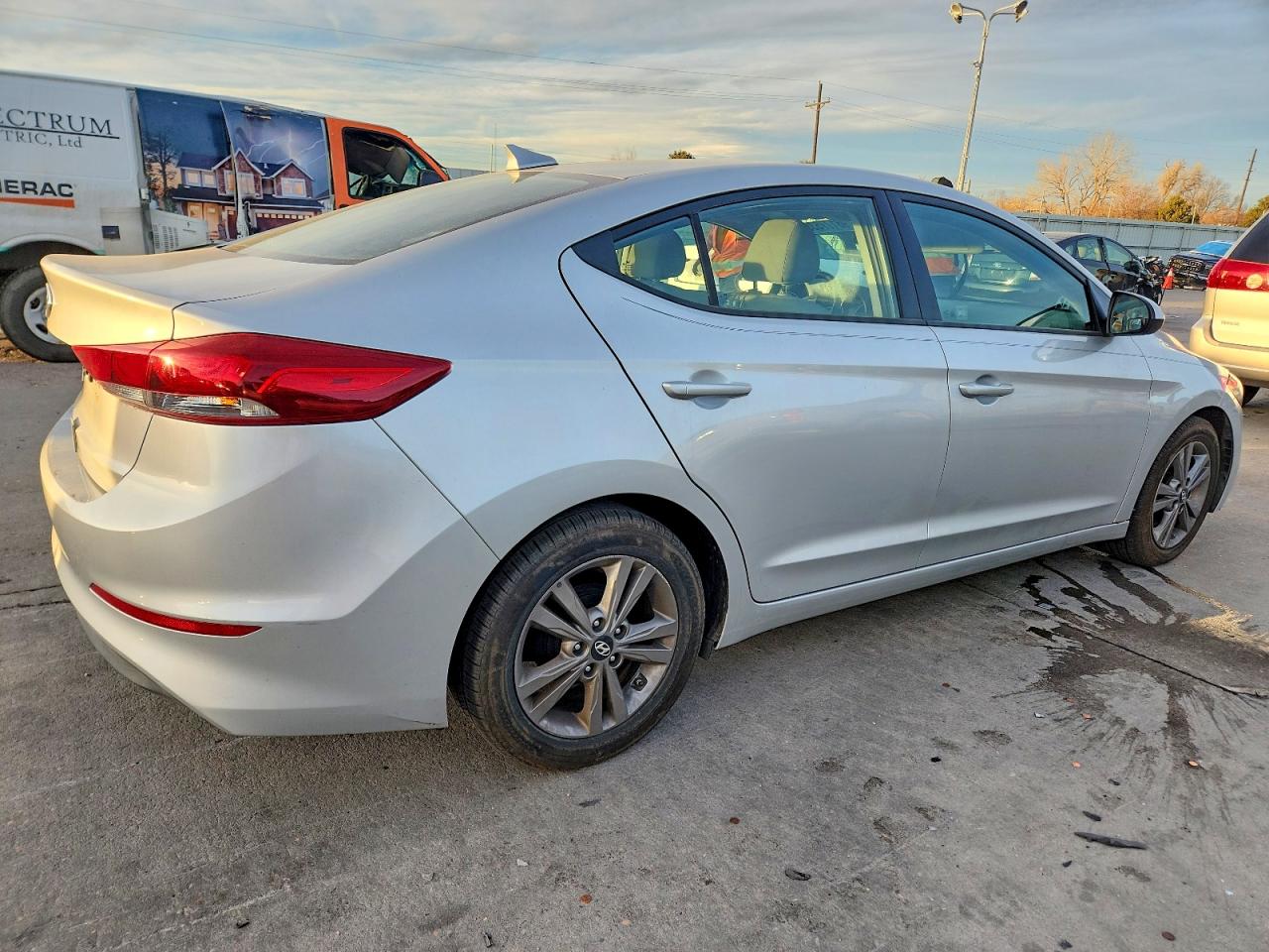 2017 HYUNDAI ELANTRA SE photo 3