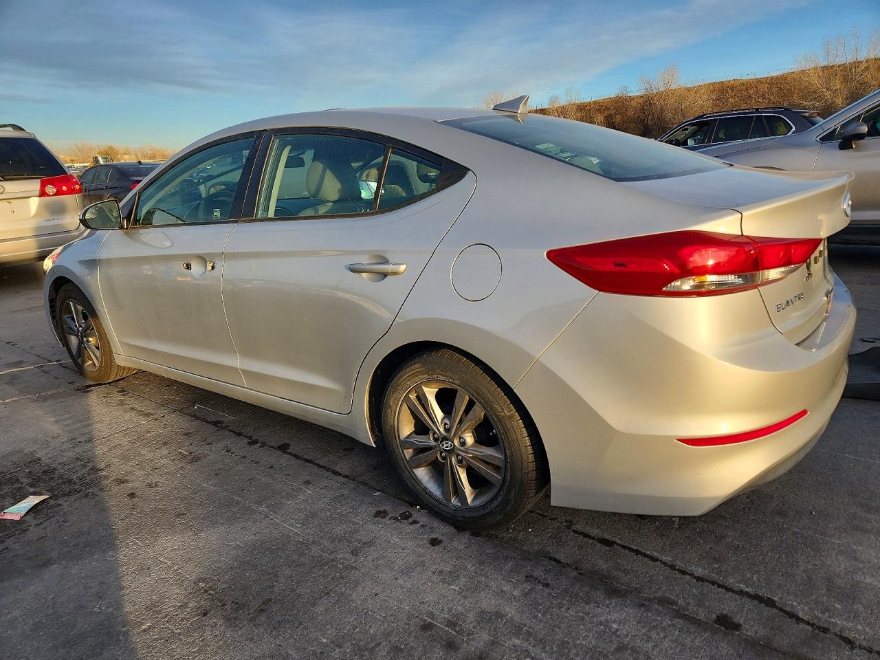 2017 HYUNDAI ELANTRA SE photo 2