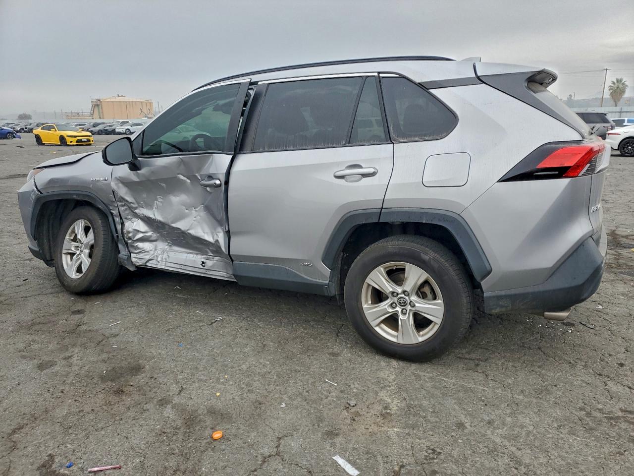 2021 TOYOTA RAV4 LE photo 2