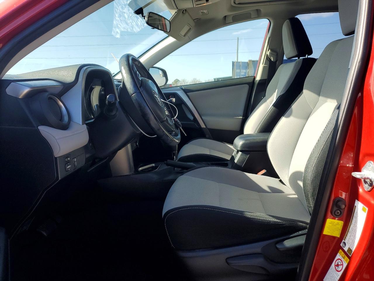 2016 TOYOTA RAV4 XLE photo 7