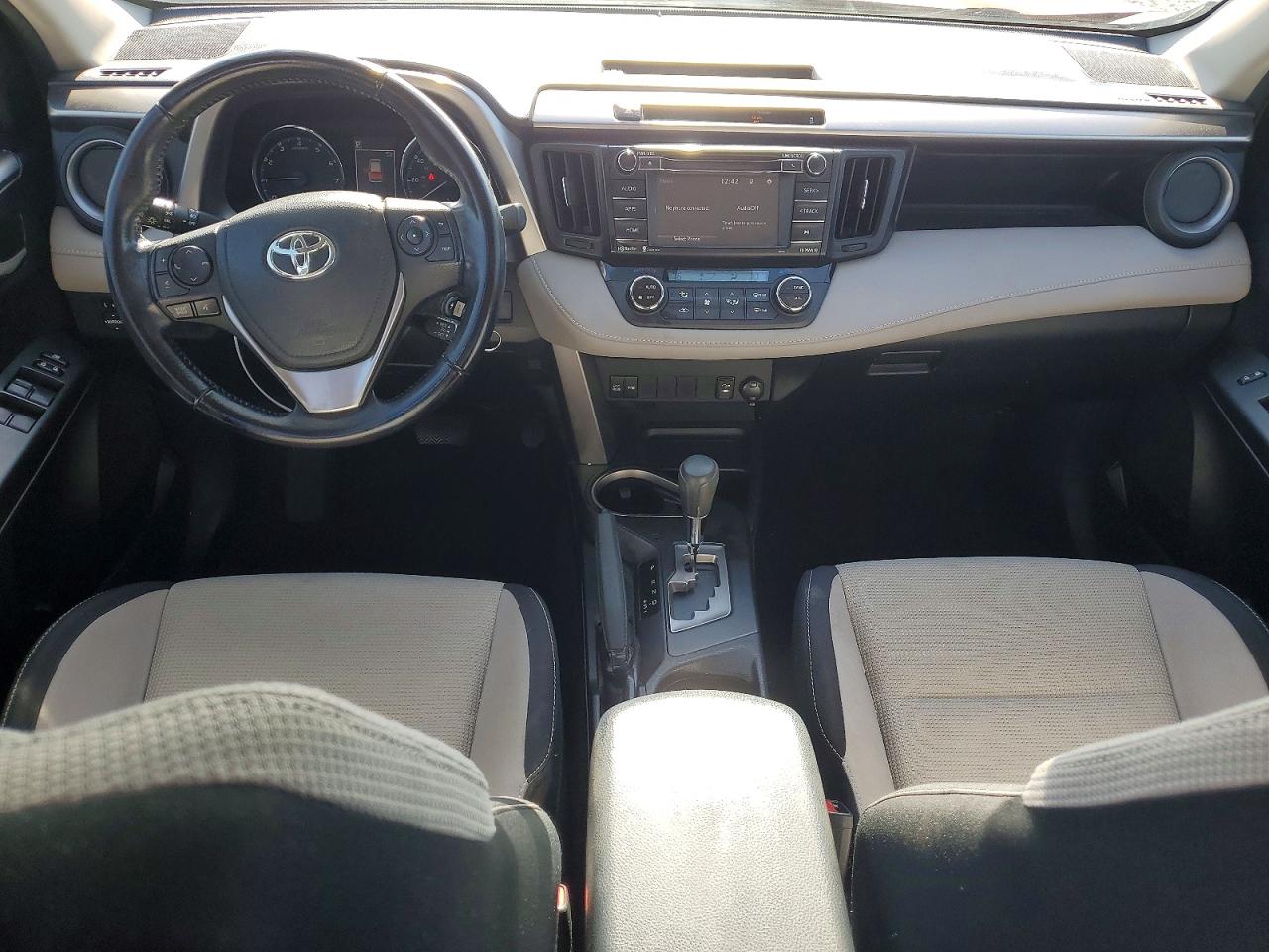 2016 TOYOTA RAV4 XLE photo 8