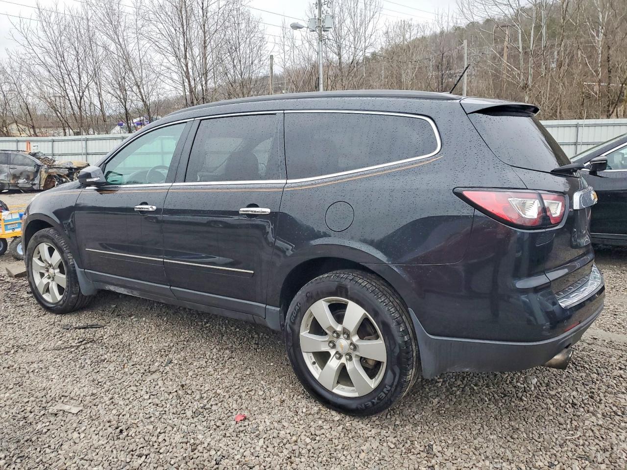 2014 CHEVROLET TRAVERSE LTZ photo 2
