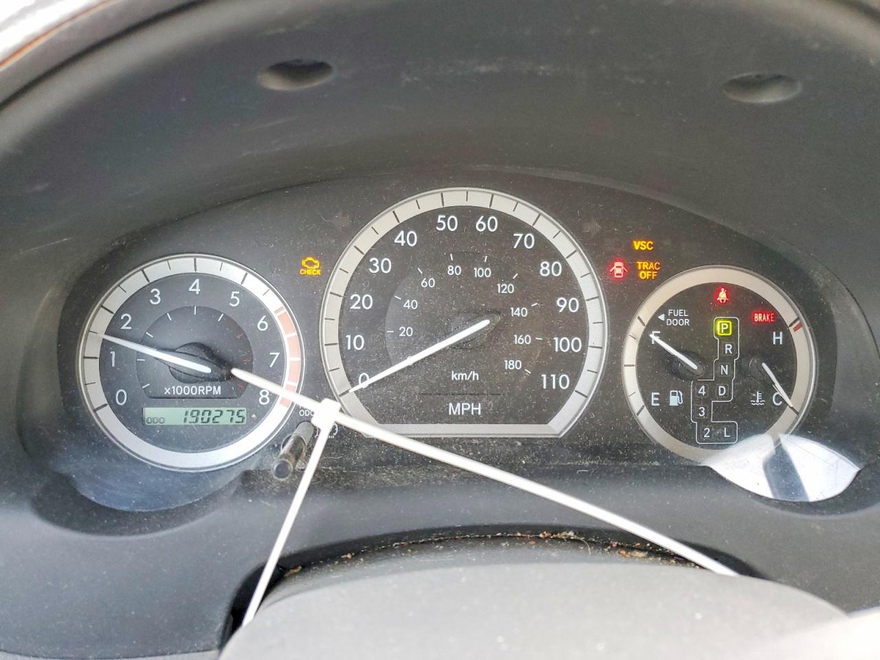 2004 TOYOTA SIENNA XLE photo 9