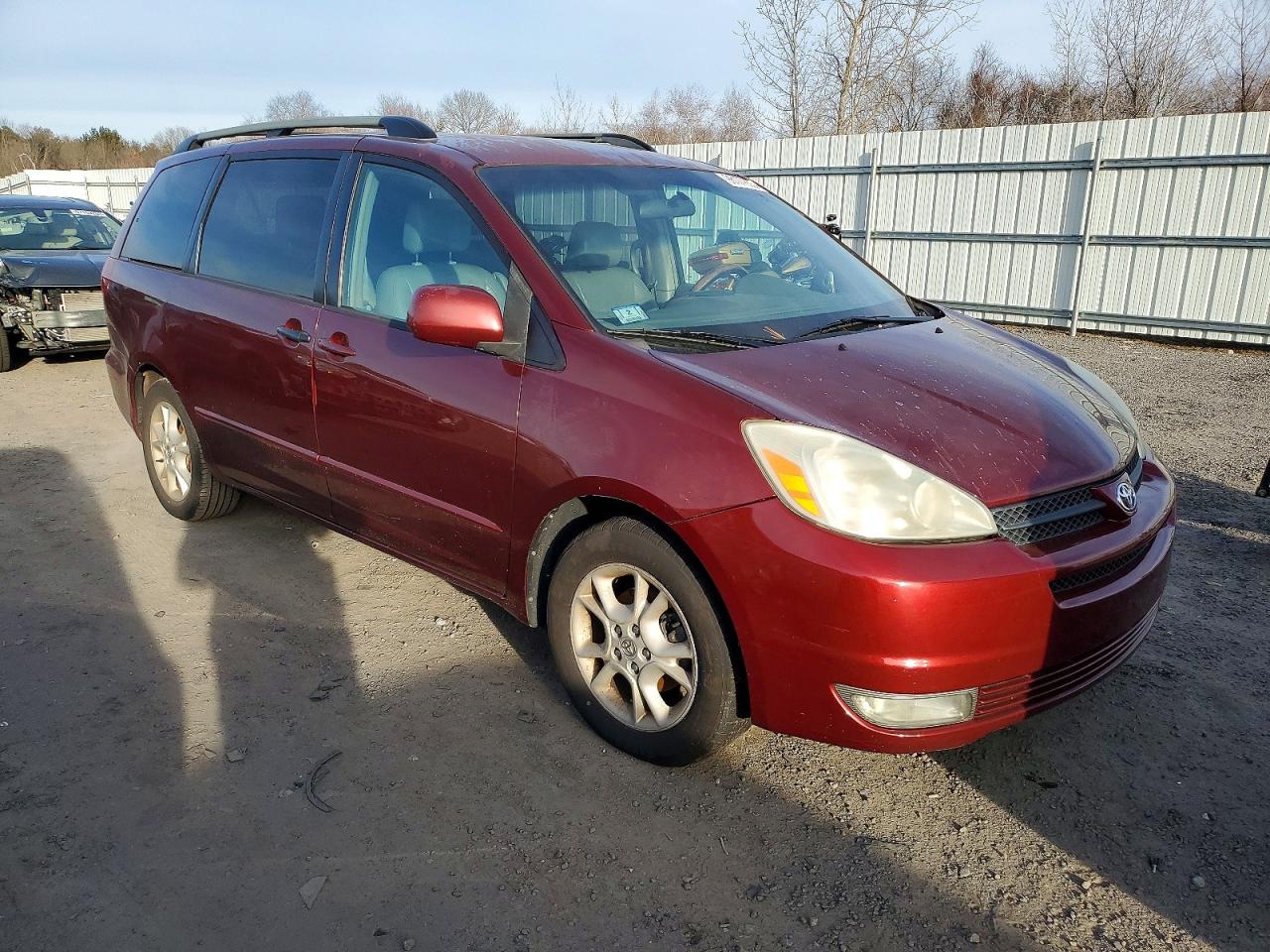 2004 TOYOTA SIENNA XLE photo 4