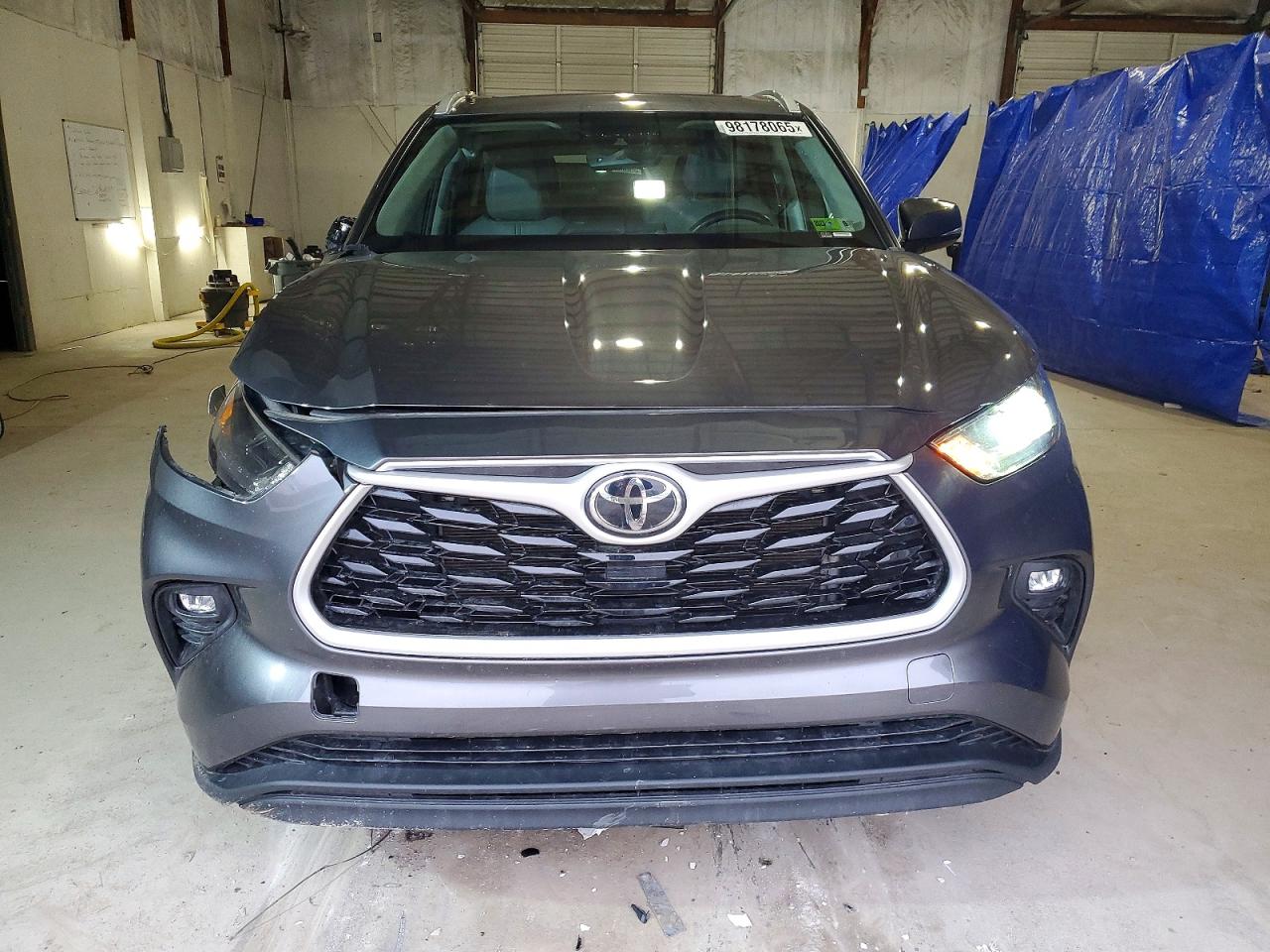 2022 TOYOTA HIGHLANDER XLE photo 13
