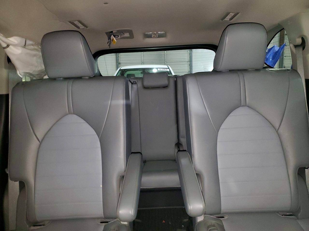 2022 TOYOTA HIGHLANDER XLE photo 28