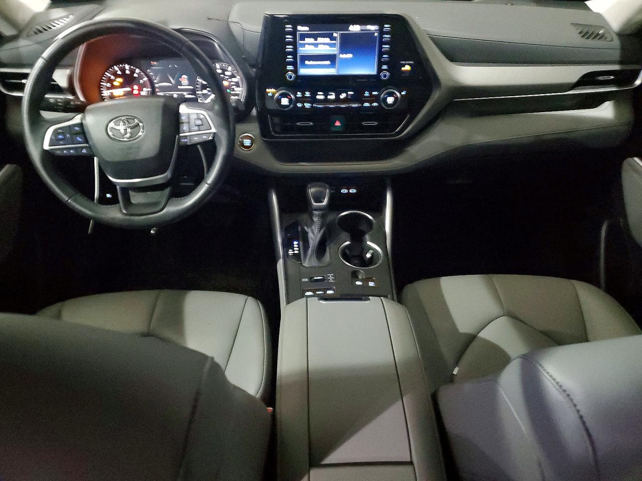2022 TOYOTA HIGHLANDER XLE photo 22