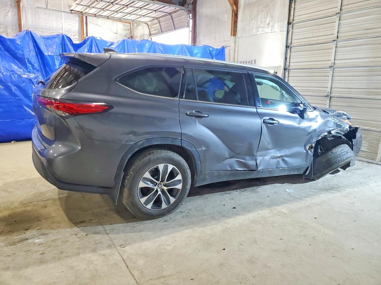 2022 TOYOTA HIGHLANDER XLE photo 7