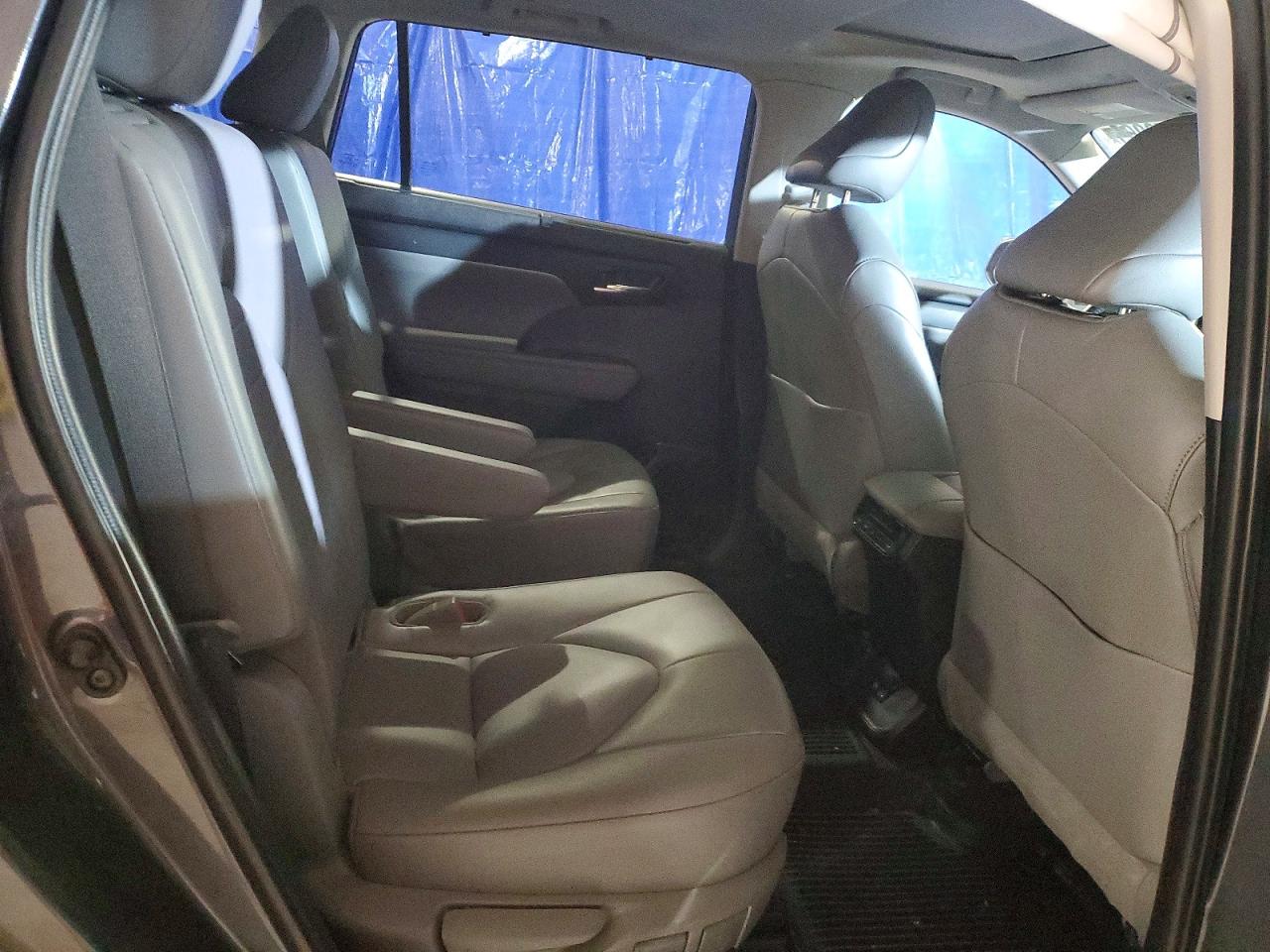 2022 TOYOTA HIGHLANDER XLE photo 31