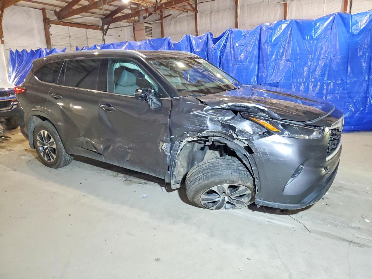 2022 TOYOTA HIGHLANDER XLE photo 10
