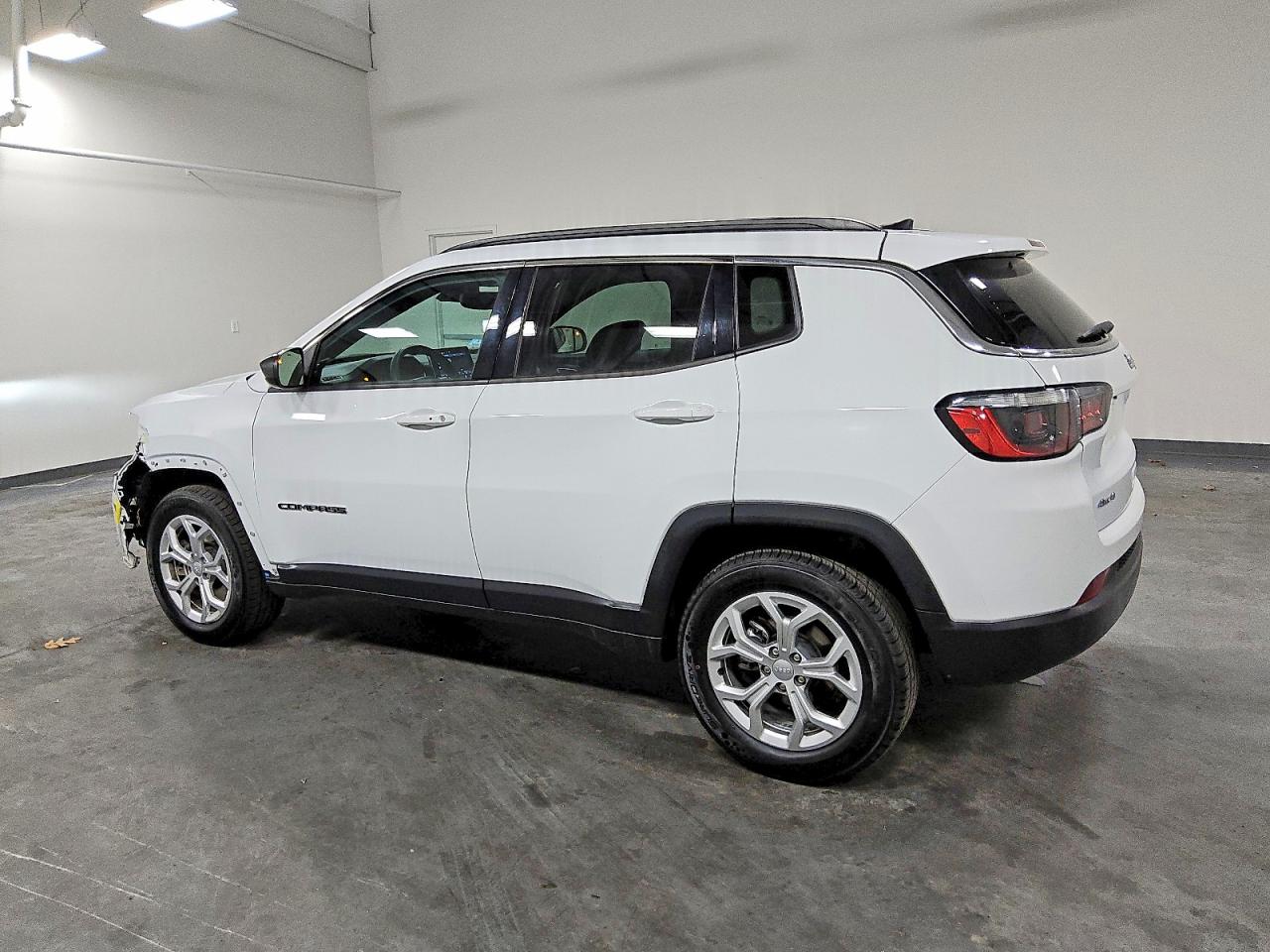2024 JEEP COMPASS LATITUDE photo 2